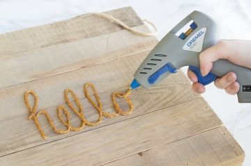 Dremel Sıcak Tutkal Tabancası 930 - F0130930JA