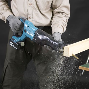 Makita Akülü Panter Testere Makinesi DJR186RFE (2 x 3,0 Ah Akü)