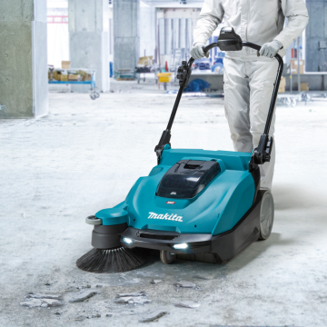 Makita Akülü Süpürme Aracı