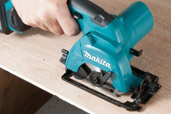 Makita Akülü Daire Testere Makinesi HS301DWAE (85 mm)