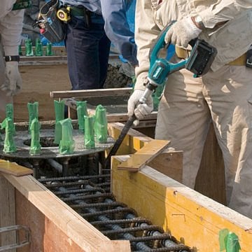Makita Akülü Beton Vibratörü DVR450RFE (2 x 3,0 Ah Akü)