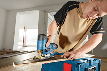 Bosch Akülü Dekupaj Testere Makinesi GST 12V-70 (2 x 3,0 Ah Akü) - 06015A1005