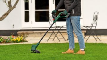 Bosch Akülü Kenar Kesme Makinesi EasyGrassCut 18V-26 (Aküsüz) + Tırmık ve Yüz Koruyucu Tel Örgü Siperlik Hediyeli